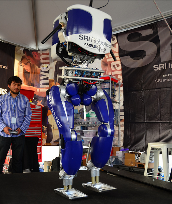 這個只有下半身的機器人，走起來意外的高效